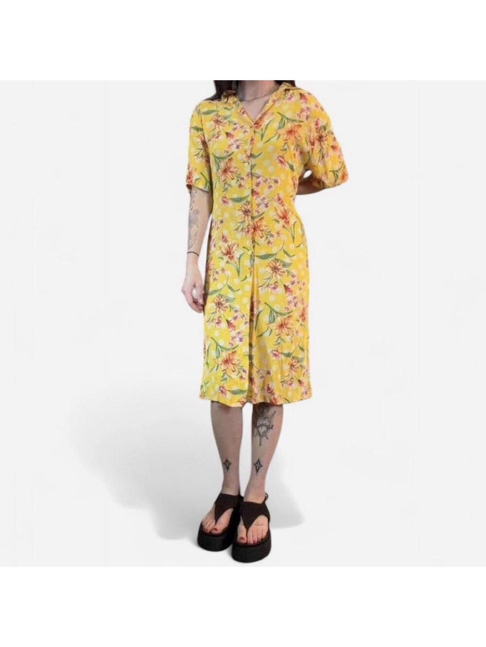 Yellow floral midi dress with a retro vibe #retrofloral